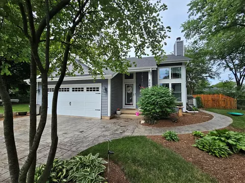 206 Grand Ave, Crystal Lake, IL 60014