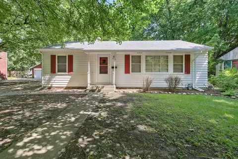 916 W Springfield Ave, Champaign, IL 61821