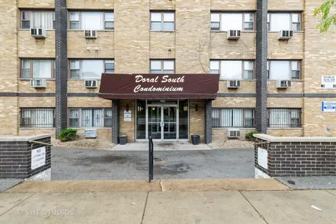 7854 S South Shore Dr #103, Chicago, IL 60649