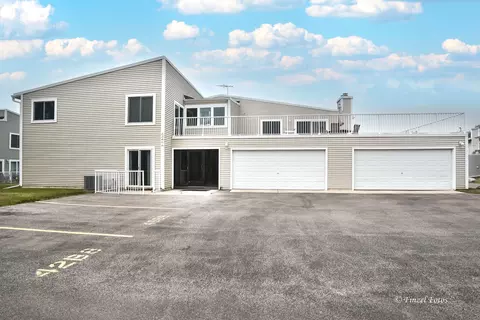 2242 N Baldwin Way #1A, Palatine, IL 60074