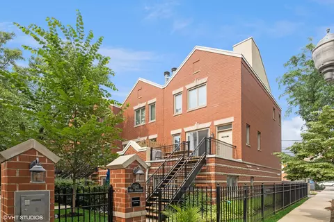 1541 W Henderson St #B, Chicago, IL 60657