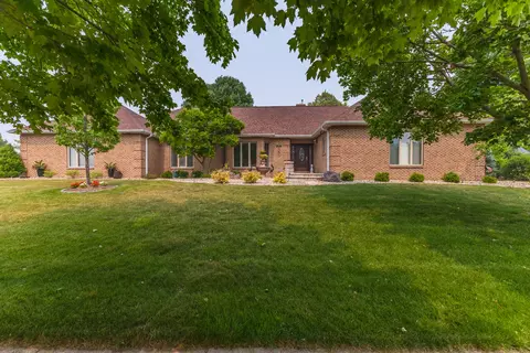 1907 Crimson Ln, Bloomington, IL 61704