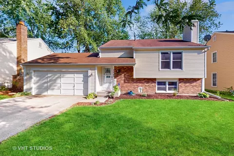 1445 Madison Ave, Saint Charles, IL 60174