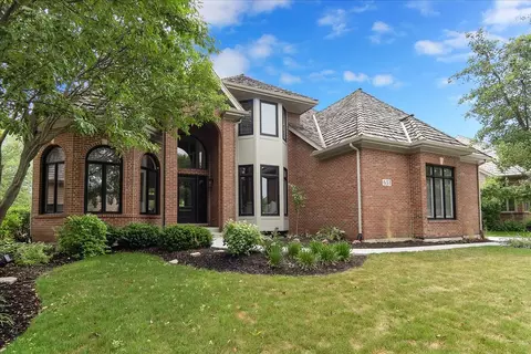 651 Waters Edge Dr, South Elgin, IL 60177