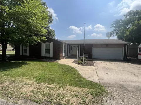 104 N Bergman Dr, Thomasboro, IL 61878