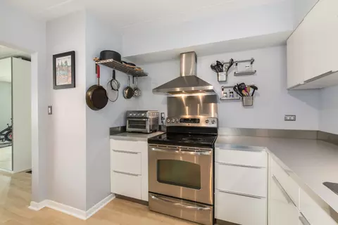 900 S River Rd #5B, Des Plaines, IL 60016 photo 8
