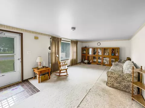 285 N 1st St, Sheldon, IL 60966 photo 5