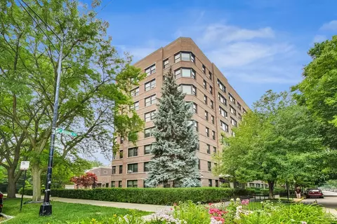 4880 N Marine Dr #715, Chicago, IL 60640
