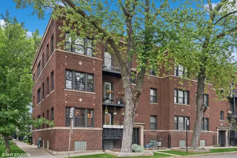 1724 W Grace St #1W, Chicago, IL 60613