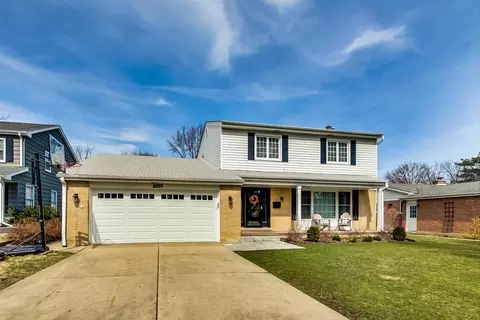 324 W Prospect Ave, Lake Bluff, IL 60044