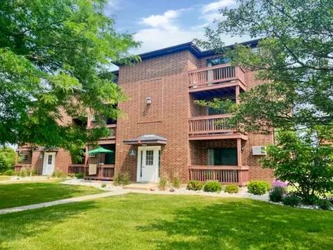 334 Shorewood Dr #2B, Glendale Heights, IL 60139