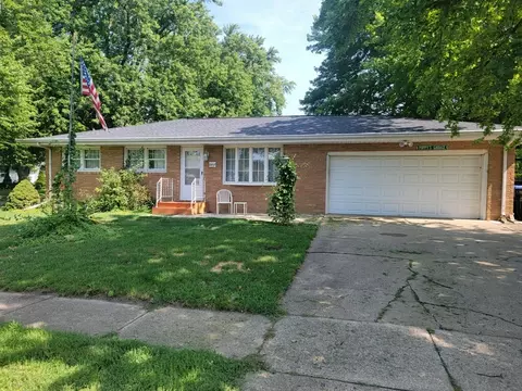 2202 Lamon Dr, Bloomington, IL 61704