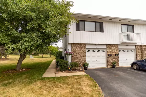 119 Fairlane Ct #119A, Bloomingdale, IL 60108