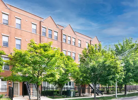 714 W Evergreen Ave #A, Chicago, IL 60610
