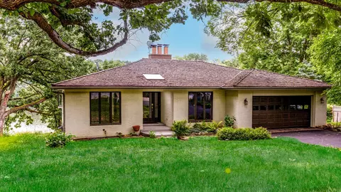 273 W Lake Shore Dr, Tower Lakes, IL 60010
