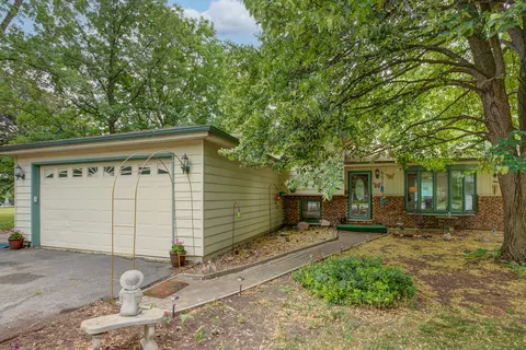 5514 Kingston Ave, Lisle, IL 60532