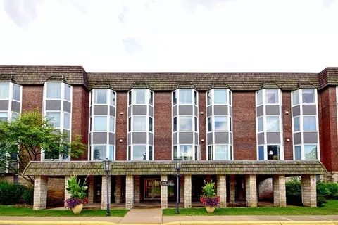 2500 Windsor Mall #121P, Park Ridge, IL 60068