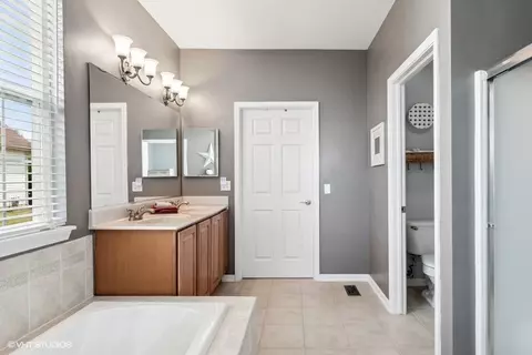 2710 Harnish Dr, Algonquin, IL 60102 photo 8