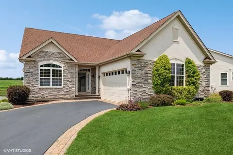 2710 Harnish Dr, Algonquin, IL 60102