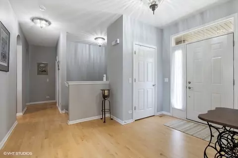 2710 Harnish Dr, Algonquin, IL 60102 photo 2