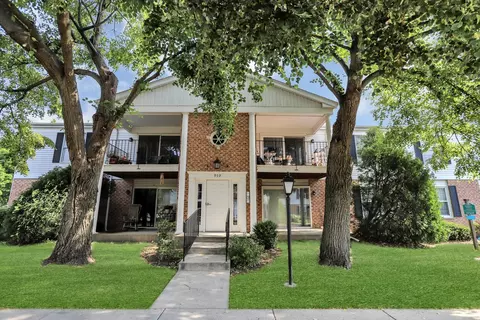 959 Golf Course Rd #7, Crystal Lake, IL 60014