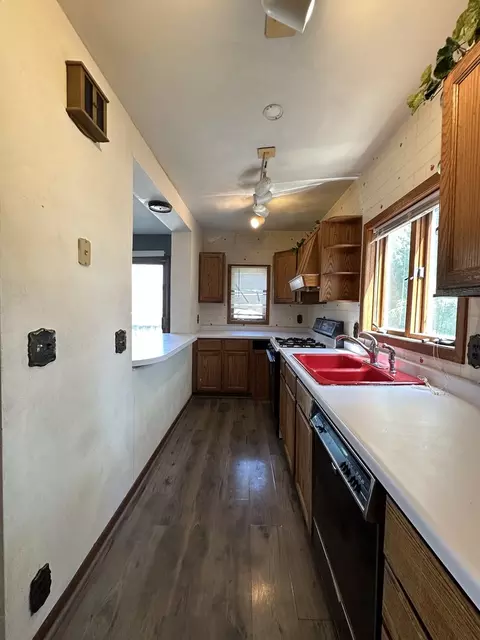 1321 S High Ave, Freeport, IL 61032 photo 9