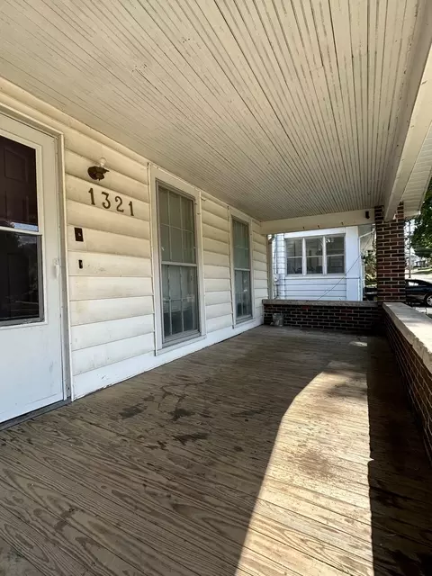1321 S High Ave, Freeport, IL 61032 photo 3