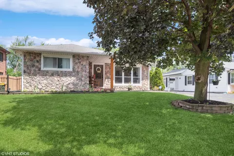 2412 Fremont St, Rolling Meadows, IL 60008