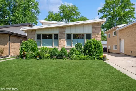 2932 Greenleaf Ave, Wilmette, IL 60091
