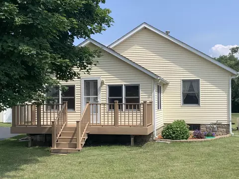 5326 Mccurry Rd, Roscoe, IL 61073
