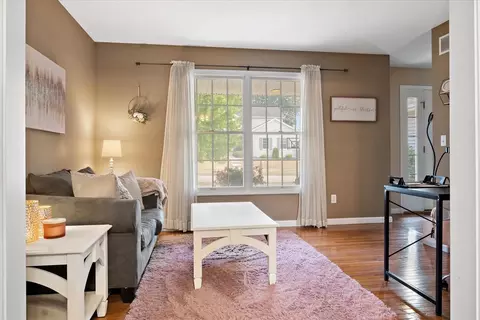 7 Brome Ct, Bloomington, IL 61705 photo 3