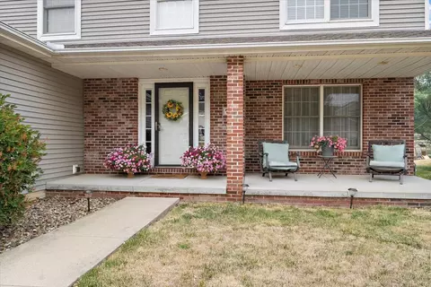 7 Brome Ct, Bloomington, IL 61705 photo 2