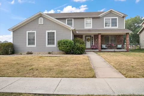 7 Brome Ct, Bloomington, IL 61705