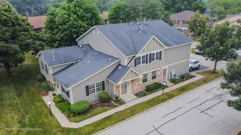 403 Ashwood Ct, Vernon Hills, IL 60061