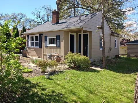 3304 Crescent Ave, Mchenry, IL 60050