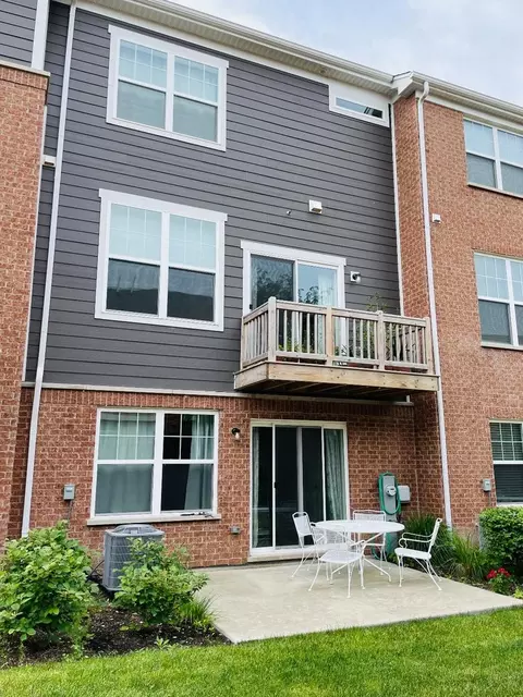 48 Grey Wolf Dr, Wheeling, IL 60090 photo 3