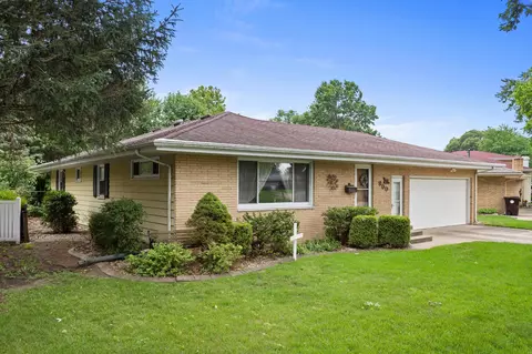 900 Briarcliff Dr, Rantoul, IL 61866