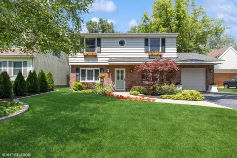 1005 Jenkisson Ave, Lake Bluff, IL 60044