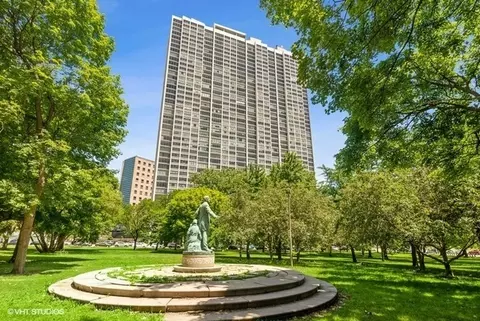 2800 N Lake Shore Dr #304, Chicago, IL 60657