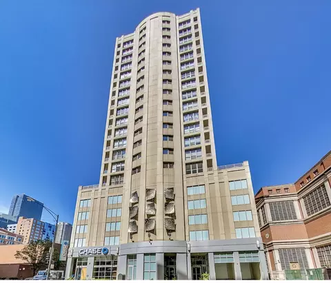 600 N Dearborn St #1807, Chicago, IL 60654