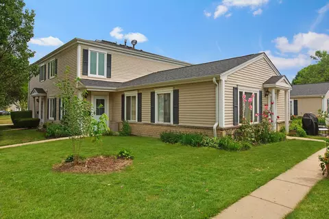 1323 Cove Dr #204B, Prospect Heights, IL 60070