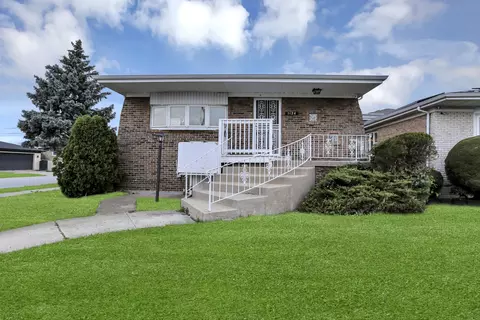 1124 Memorial Dr, Calumet City, IL 60409
