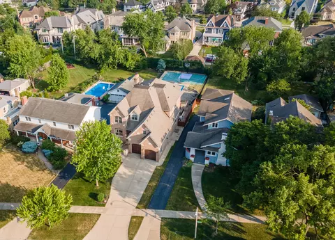 194 E May St, Elmhurst, IL 60126