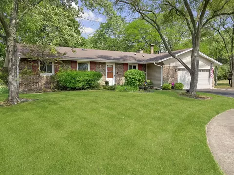 6012 Green Dr, Woodridge, IL 60517