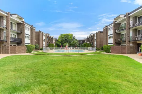 10100 Peach Pkwy #M5, Skokie, IL 60076