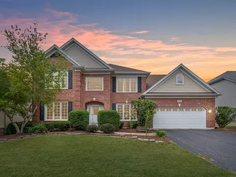2348 Avalon Ct, Aurora, IL 60503
