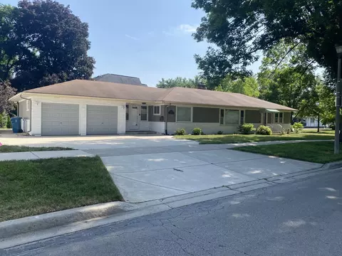 458 W Alexander Blvd, Elmhurst, IL 60126