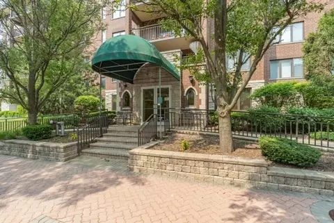10 S Wille St #209, Mount Prospect, IL 60056