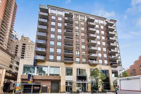 1 E 8th St #702, Chicago, IL 60605