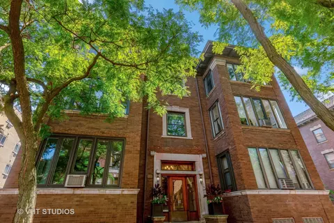 3755 N Pine Grove Ave #2, Chicago, IL 60613